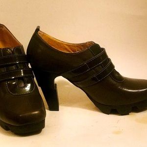 Like Smug by Prophecy  6.5/37 Gray Leather Bootie Funny Heels Shoes